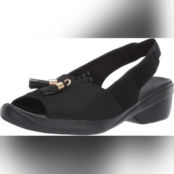 Bzees Shoes - Bzees Mirage Washable Slingback Wedges Black Sandals Sz 9 Wide SH336